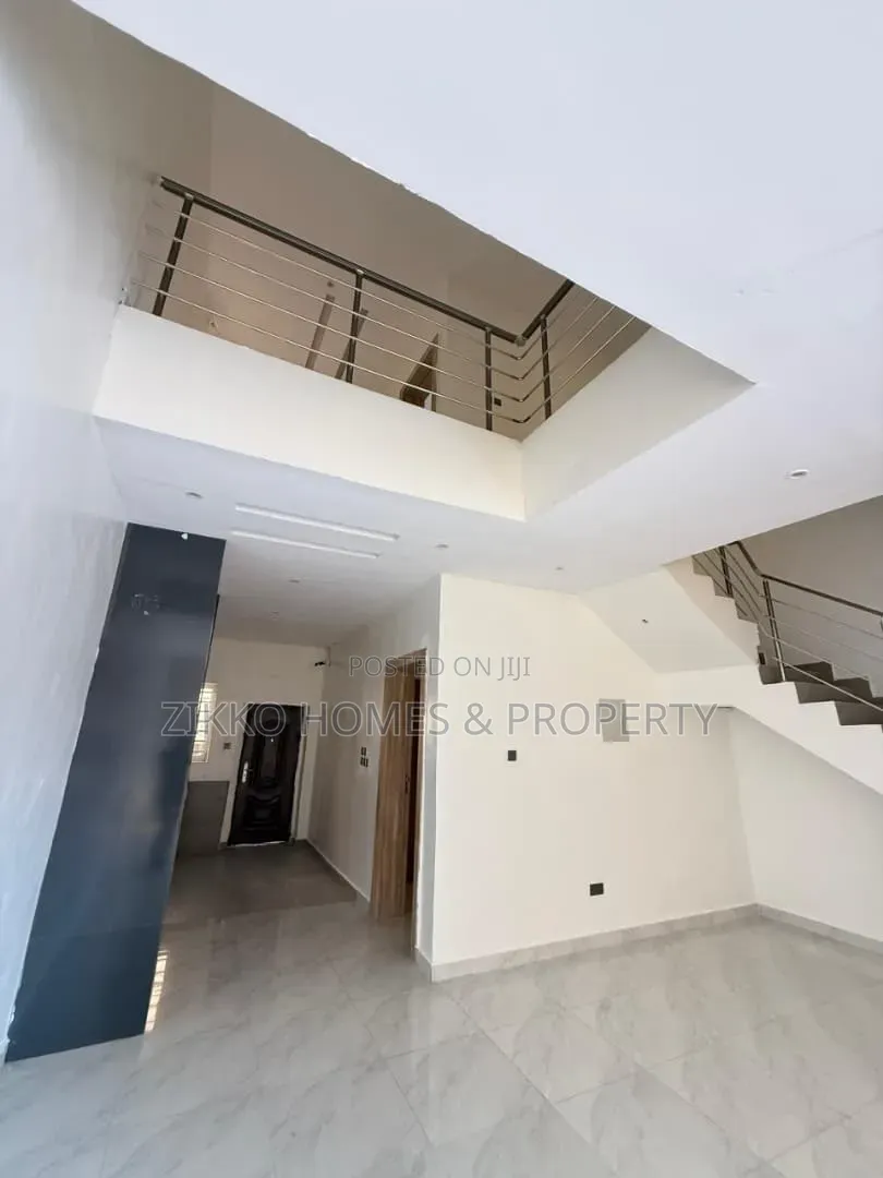 3bdrm Townhouse/Terrace in Eleko for sale