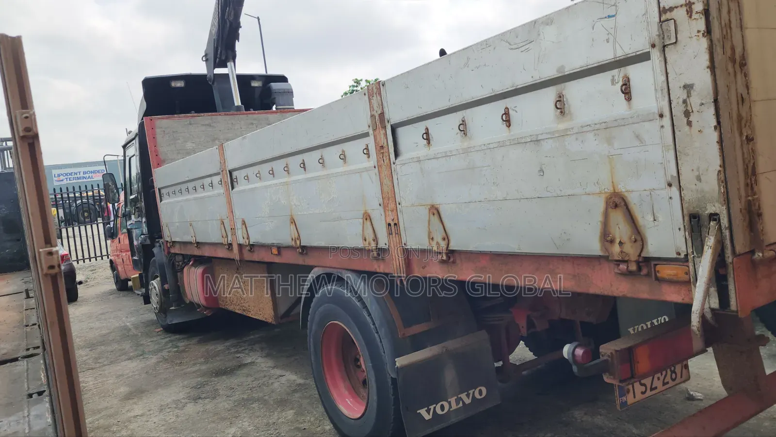 Super Clean Foreign Used Volvo FL7 Truck With 3tons Hiab