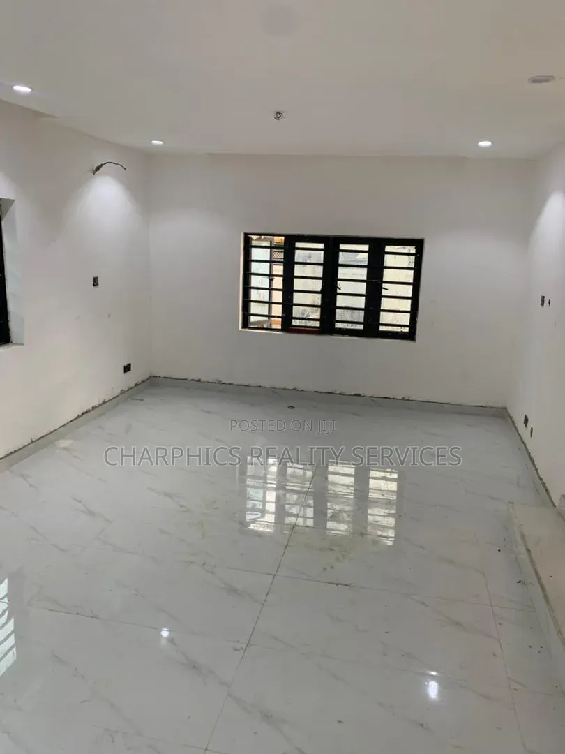 1bdrm Apartment in Lekki Phase 1 for rent