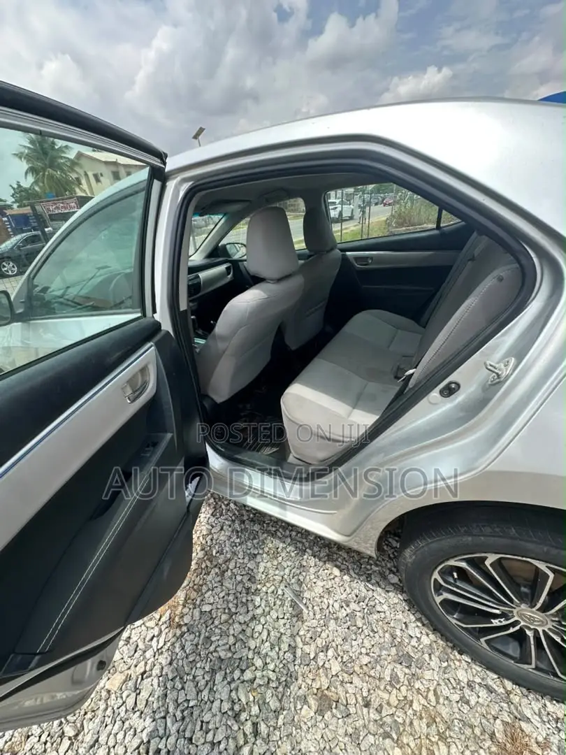 Toyota Corolla LE 4dr Sedan (1.8L 4cyl CVT) 2016 Silver
