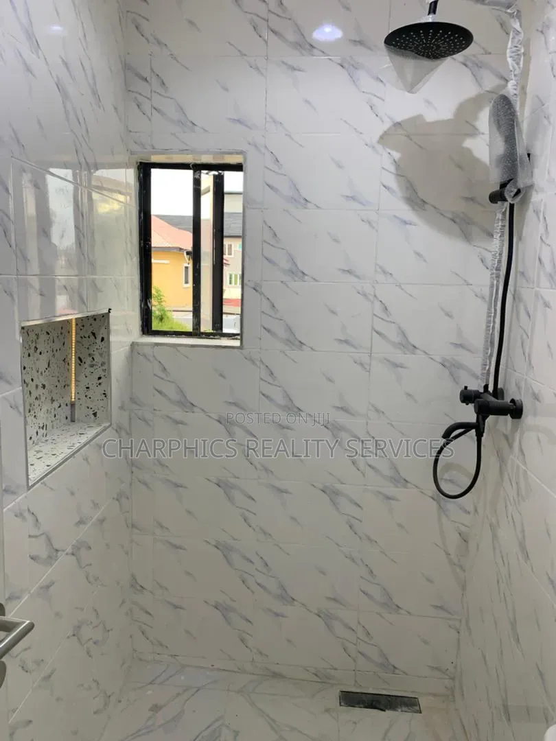 1bdrm Apartment in Lekki Phase 1 for rent