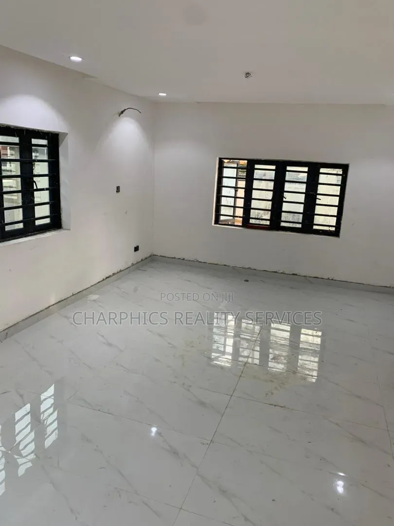 1bdrm Apartment in Lekki Phase 1 for rent