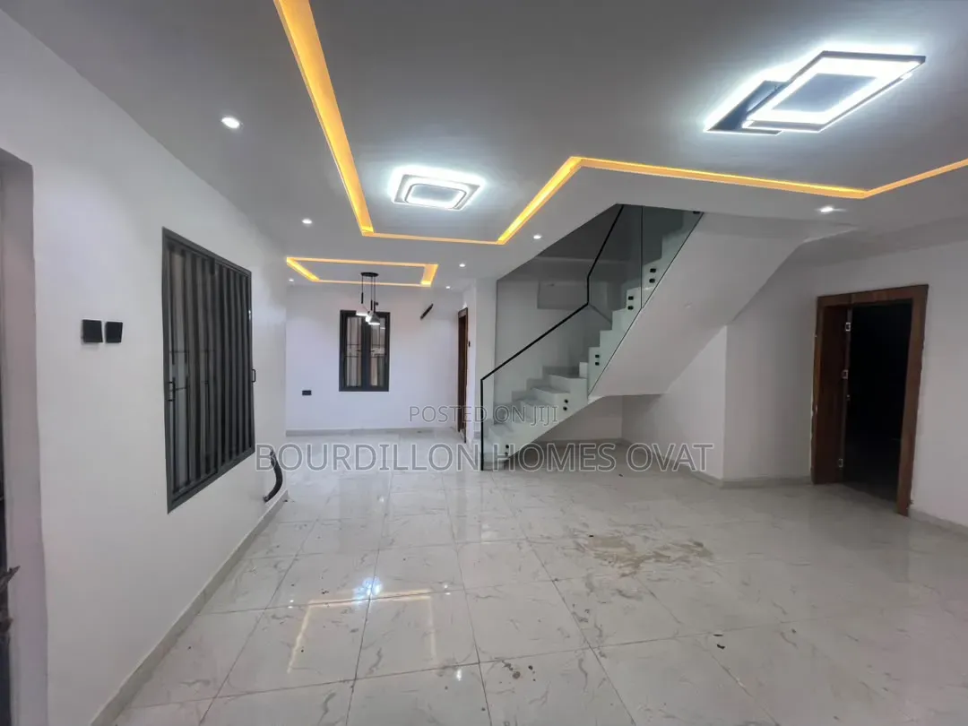 4bdrm Duplex in Lekki Phase 1 for rent