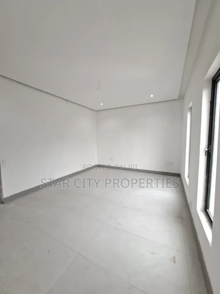 4bdrm House in Osapa London Lagos for sale