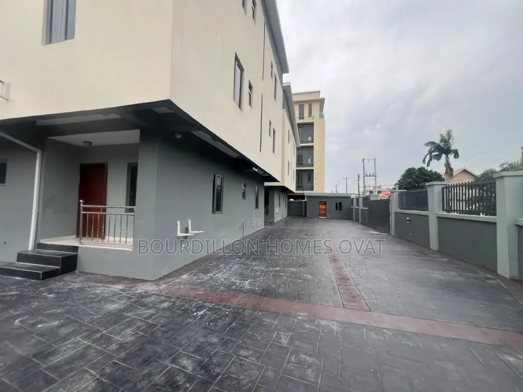 2bdrm Apartment in Lekki Phase 1 for rent