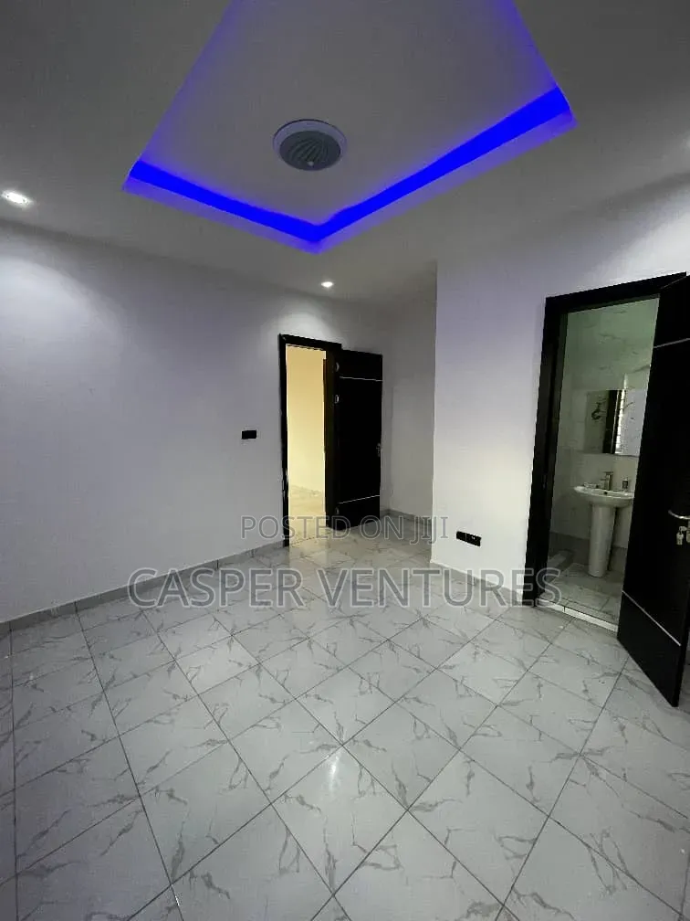 Mini Flat in Off Alpha Beach, Lekki Phase 2 for rent