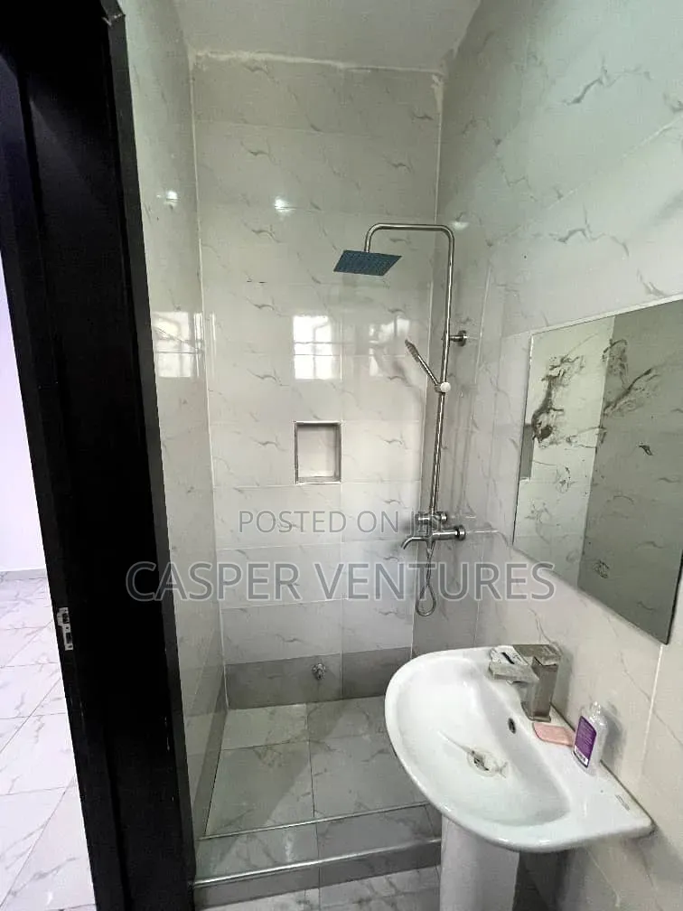 Mini Flat in Off Alpha Beach, Lekki Phase 2 for rent