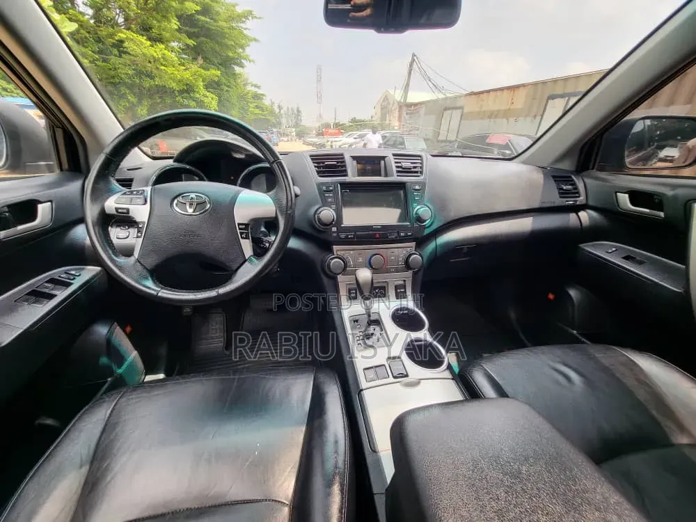 Toyota Highlander 2012 Brown