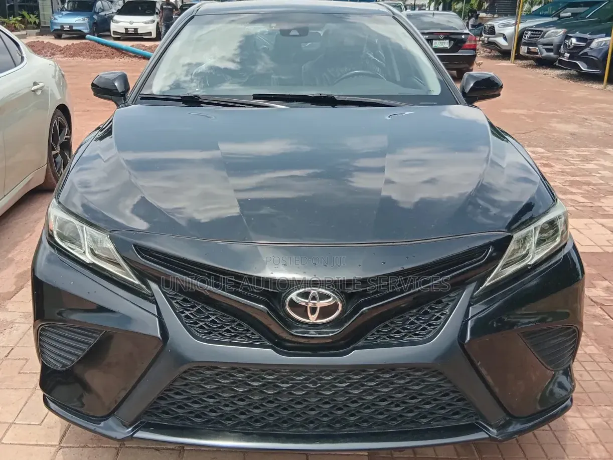 Toyota Camry SE FWD 2020 Black