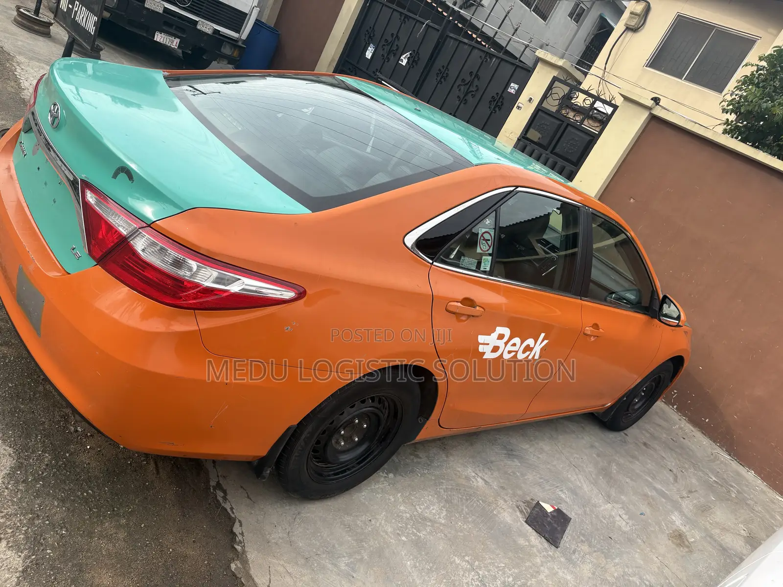 Toyota Camry LE 4dr Sedan (2.5L 4cyl 6A) 2017 Orange