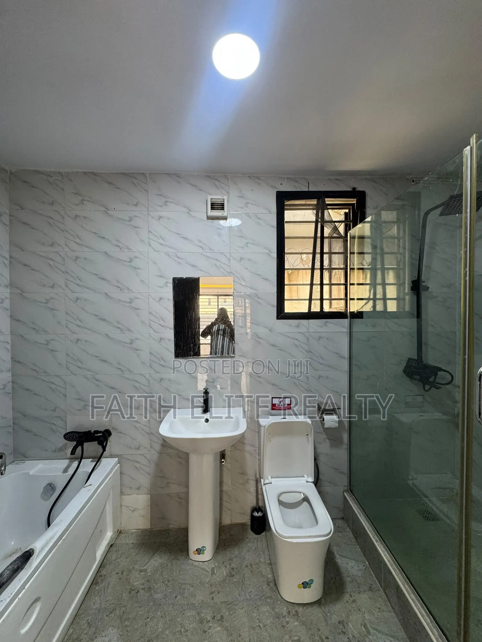 3bdrm Apartment in Lekki Phase 1 for rent