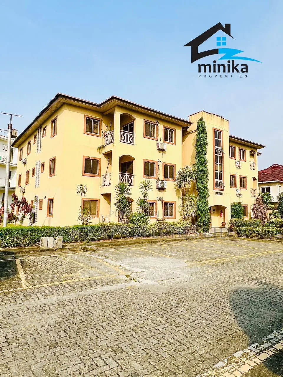 3bdrm Apartment in Osapa london for sale