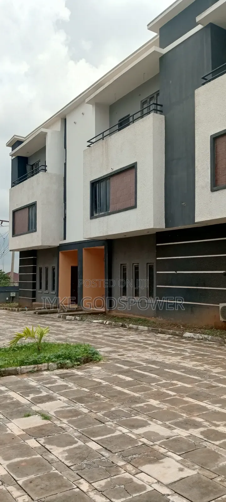 4bdrm Duplex in Kaura for rent