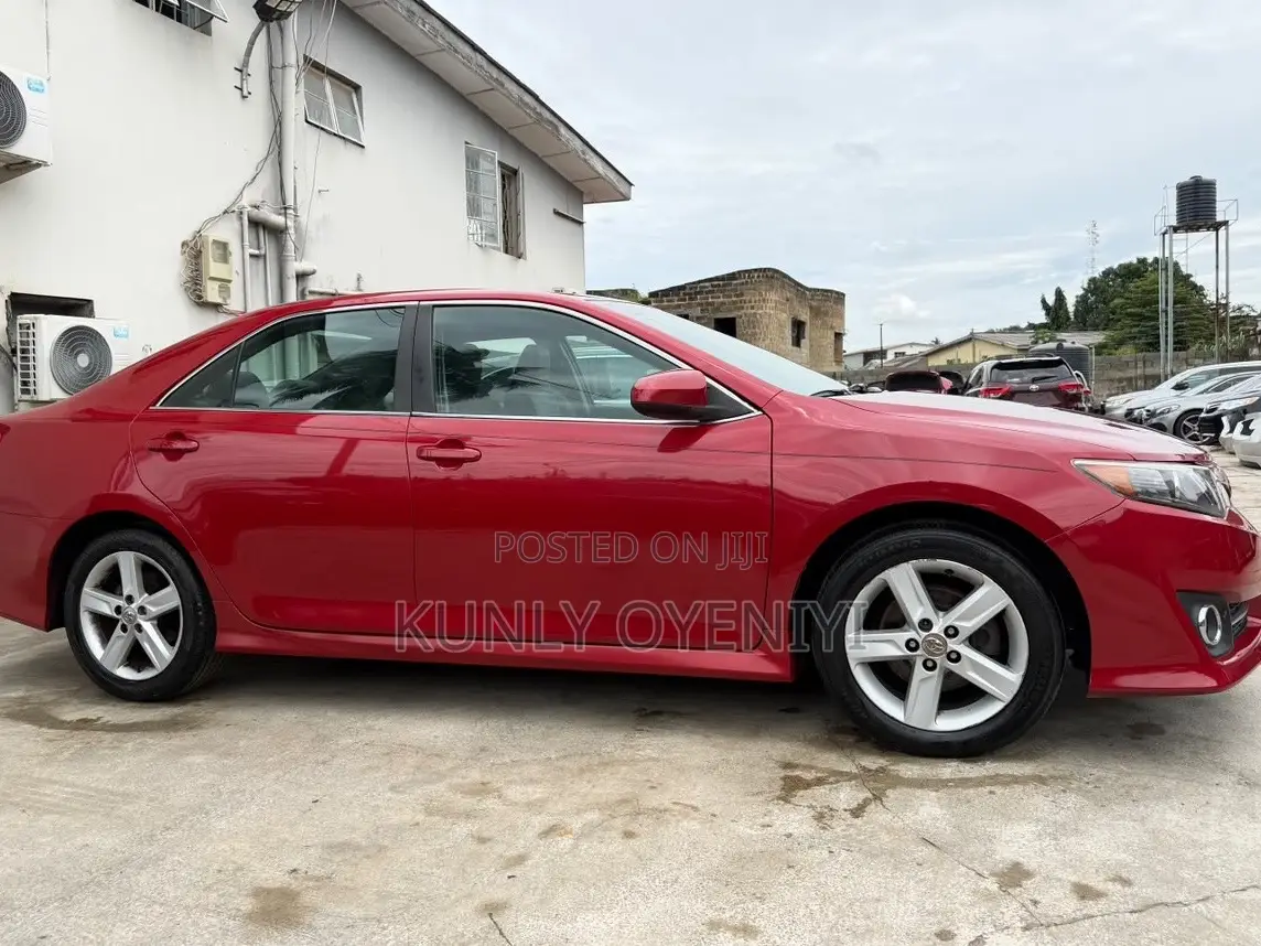 Toyota Camry SE 4dr Sedan (2.5L 4cyl 6A) 2012 Red