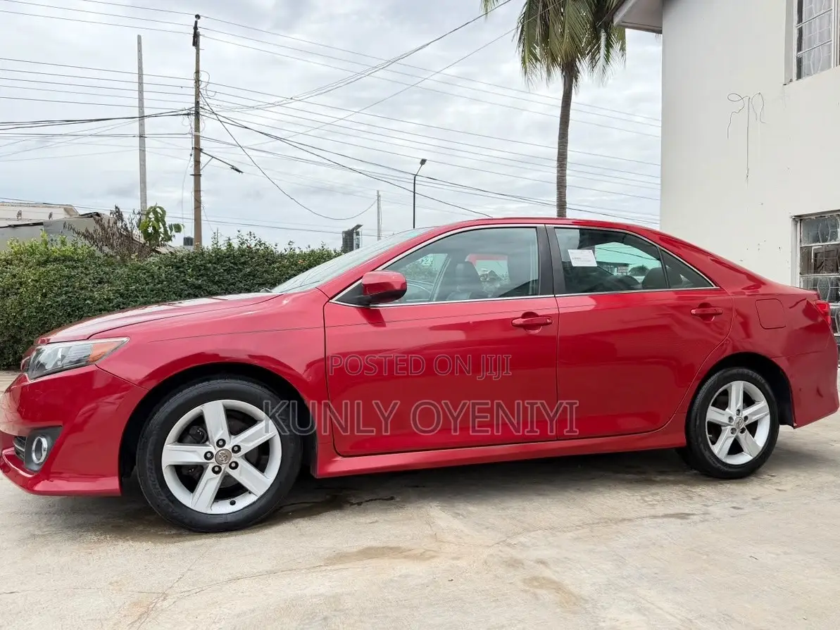 Toyota Camry SE 4dr Sedan (2.5L 4cyl 6A) 2012 Red