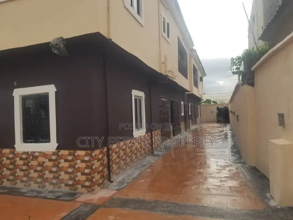 1bdrm Block of Flats in City Estate, Rukpokwu for rent