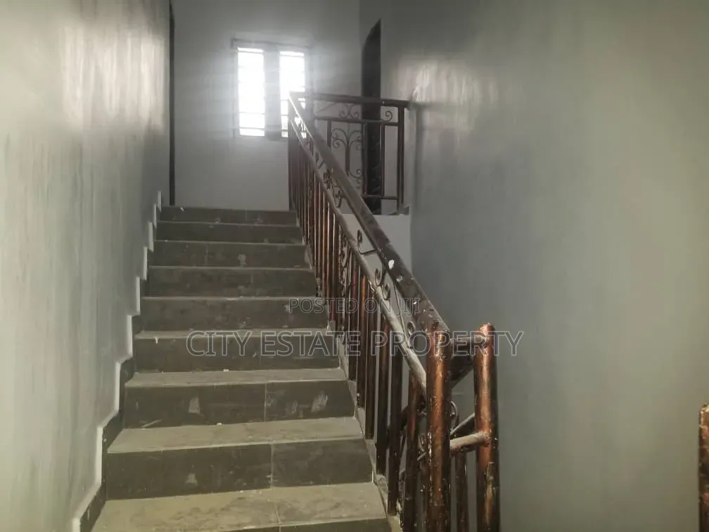 1bdrm Block of Flats in City Estate, Rukpokwu for rent