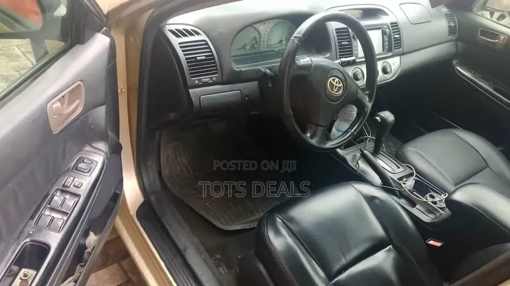 Toyota Camry LE V6 4dr Sedan (3.0L 6cyl 5A) 2004 Gold