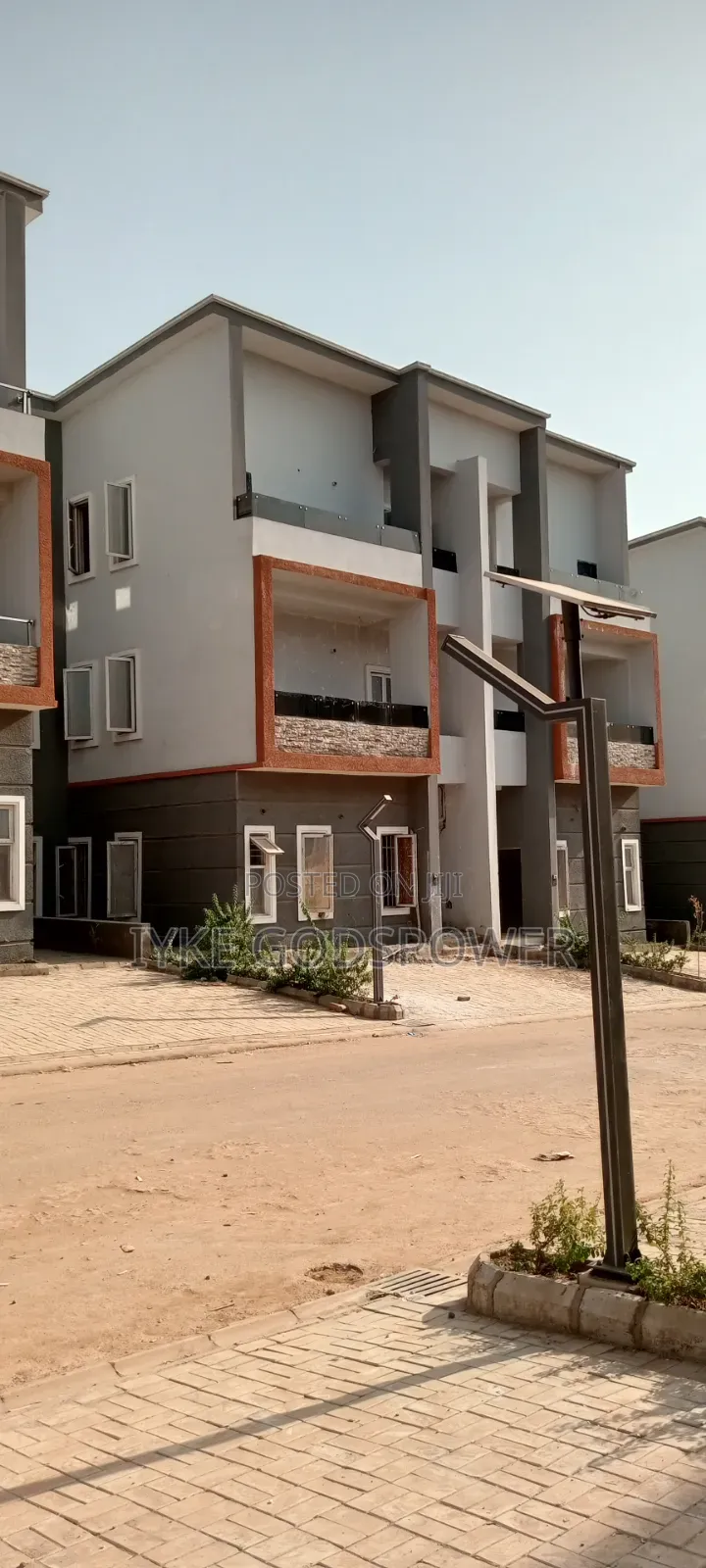 4bdrm Duplex in Kaura for sale