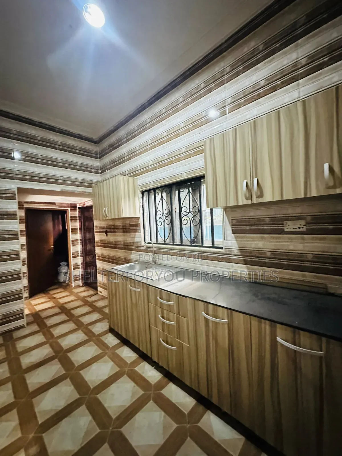 2bdrm Duplex in Lekki Phase 1 for rent