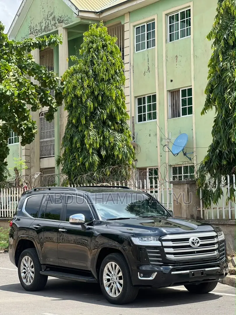 Toyota Land Cruiser 2024 Black