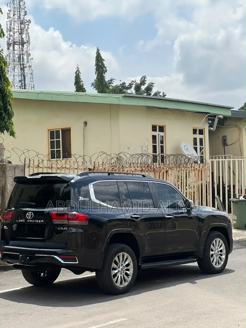Toyota Land Cruiser 2024 Black