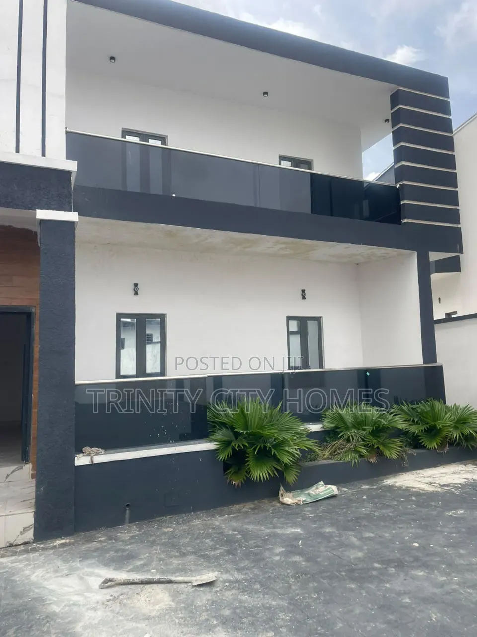 4bdrm Duplex in Oyelade Estate for sale