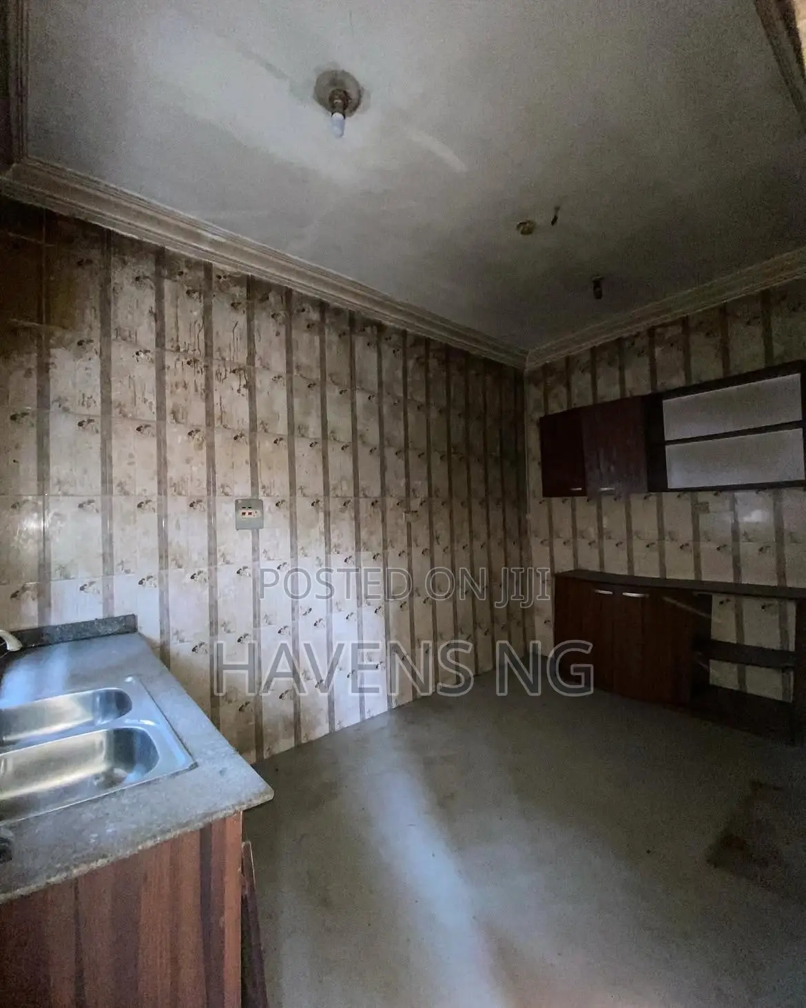 12bdrm Block of Flats in Obio-Akpor for sale