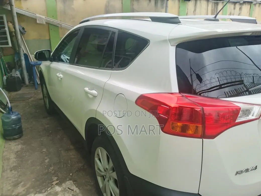 Toyota RAV4 Limited 4dr SUV AWD (2.5L 4cyl 6A) 2015 White