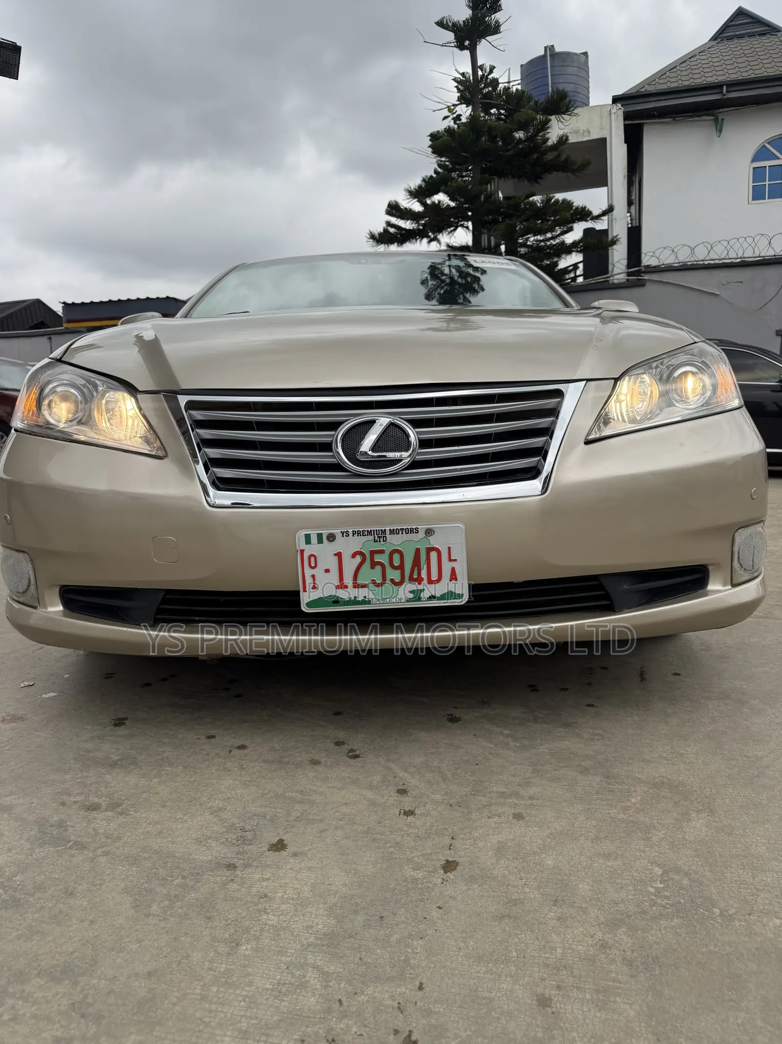 Lexus ES 350 2012 Gold