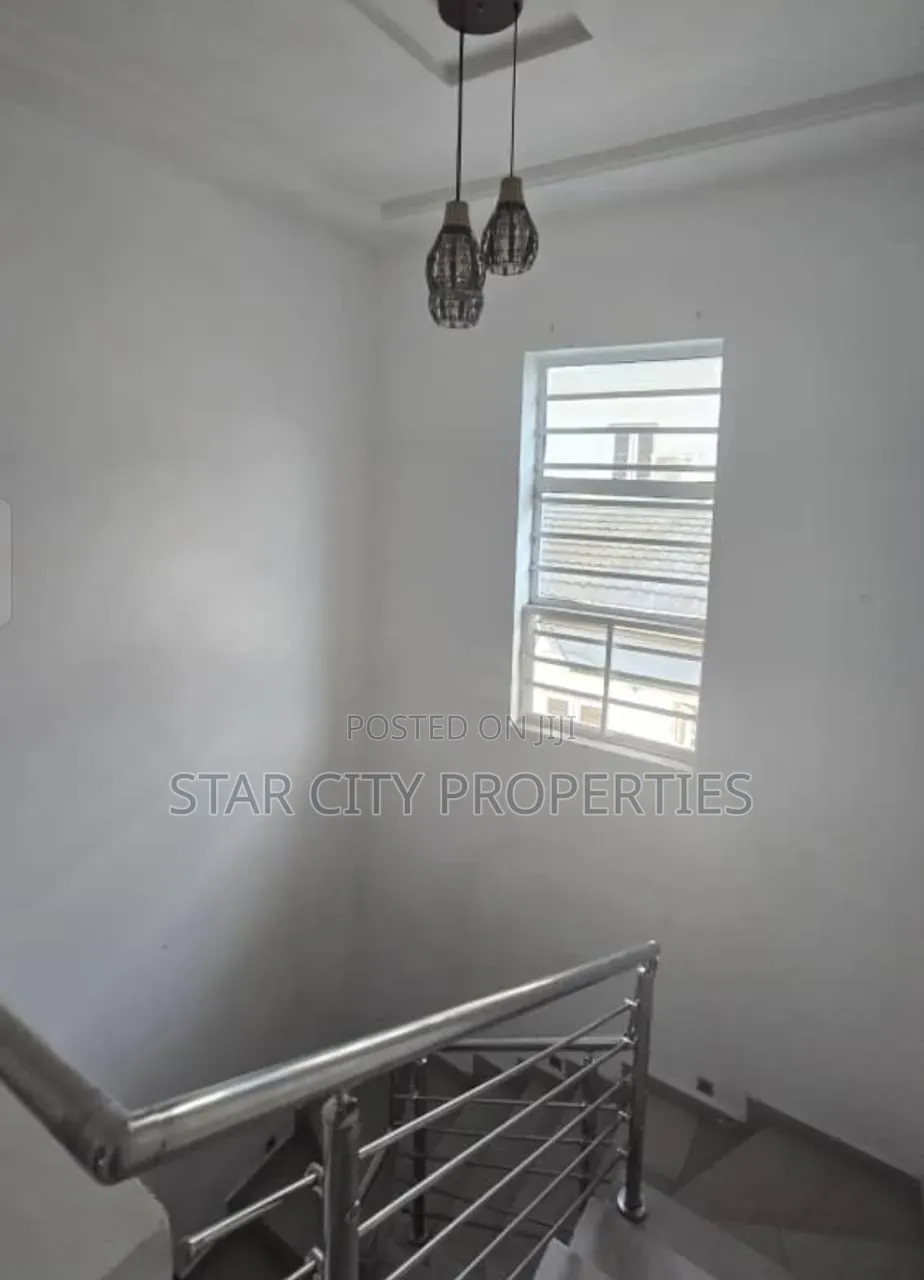 5bdrm House in Omole Phase 2 for sale