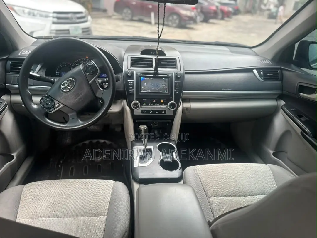 Toyota Camry LE 4dr Sedan (2.5L 4cyl 6A) 2012 Gray