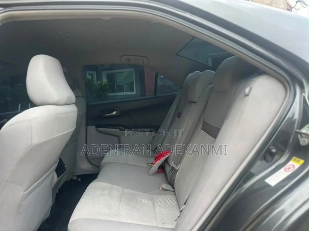 Toyota Camry LE 4dr Sedan (2.5L 4cyl 6A) 2012 Gray