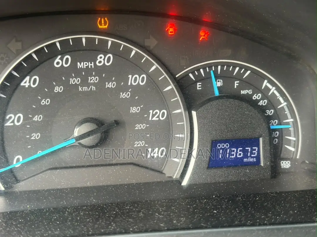 Toyota Camry LE 4dr Sedan (2.5L 4cyl 6A) 2012 Gray