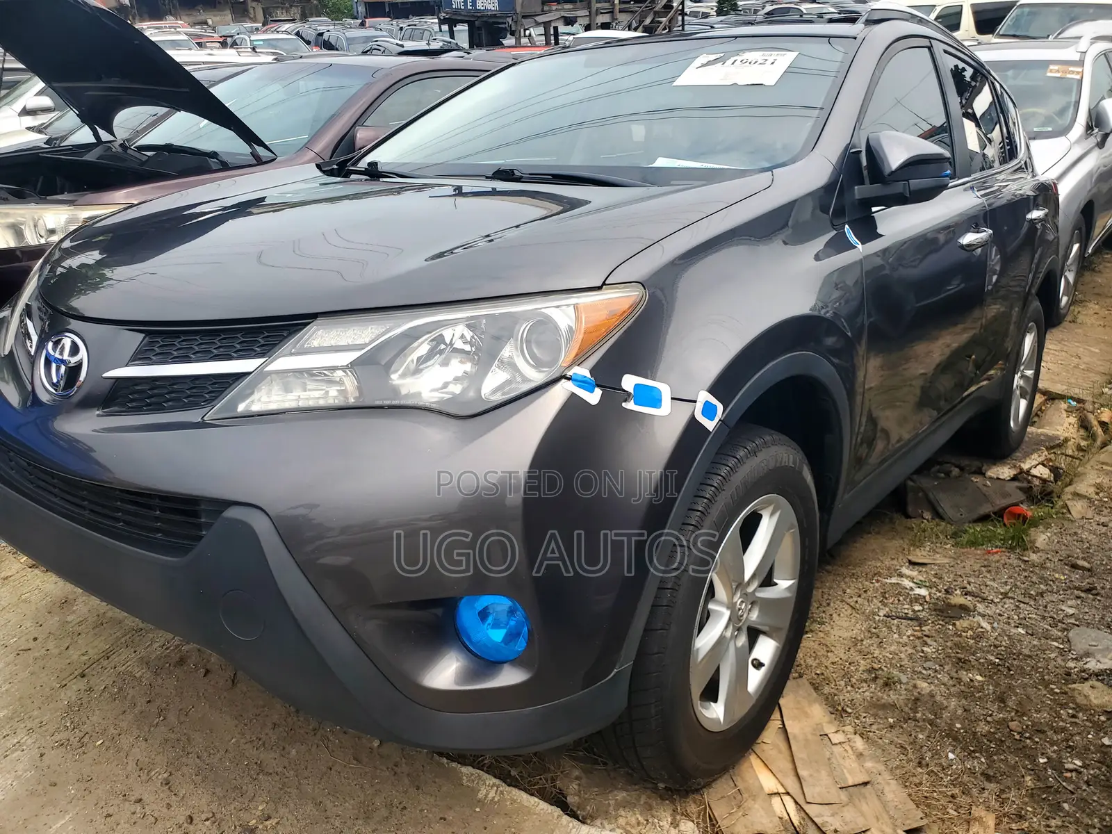 Toyota RAV4 XLE AWD (2.5L 4cyl 6A) 2013