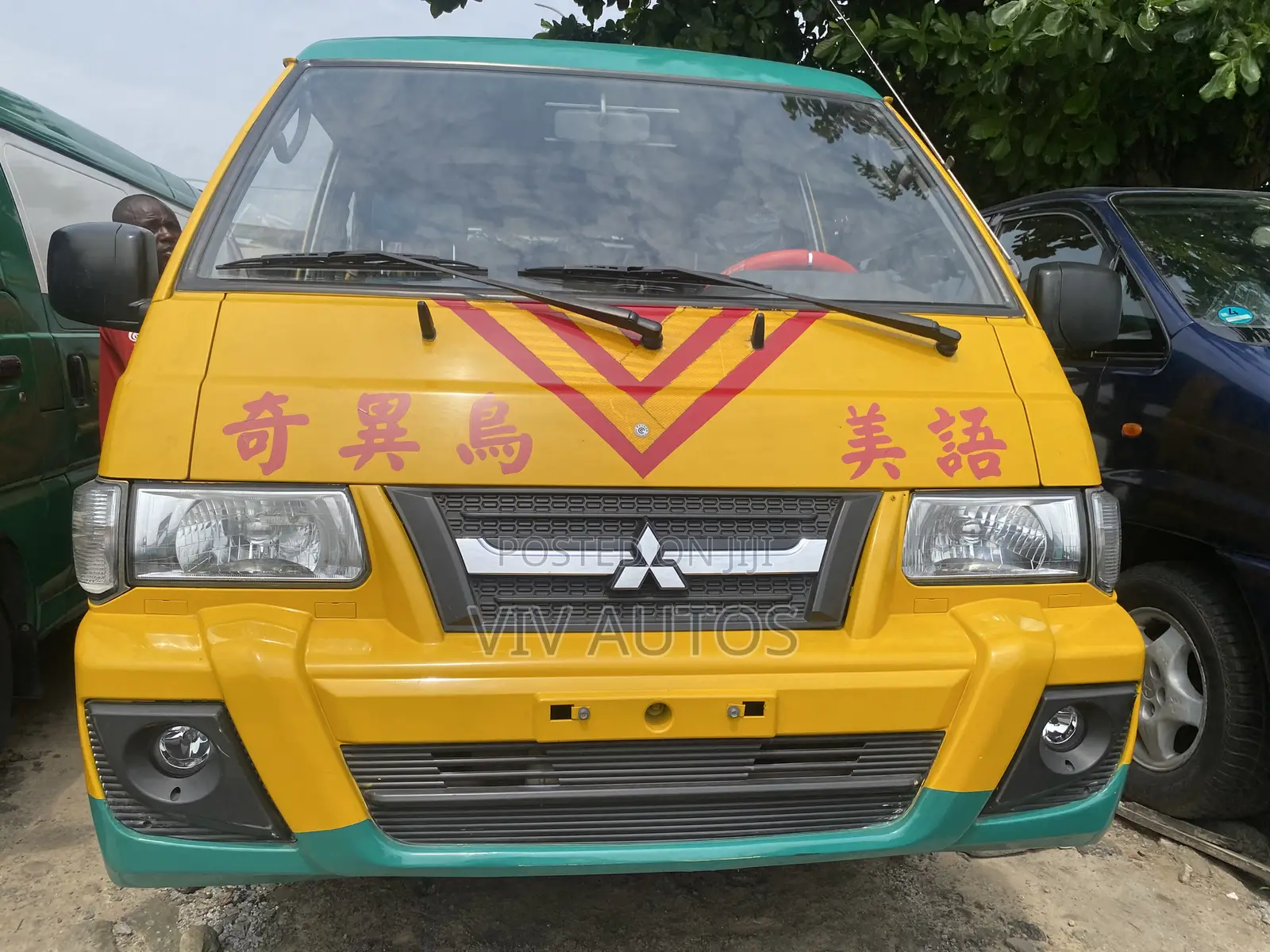 Mitsubishi Fuso Aero Bus 2012 Yellow