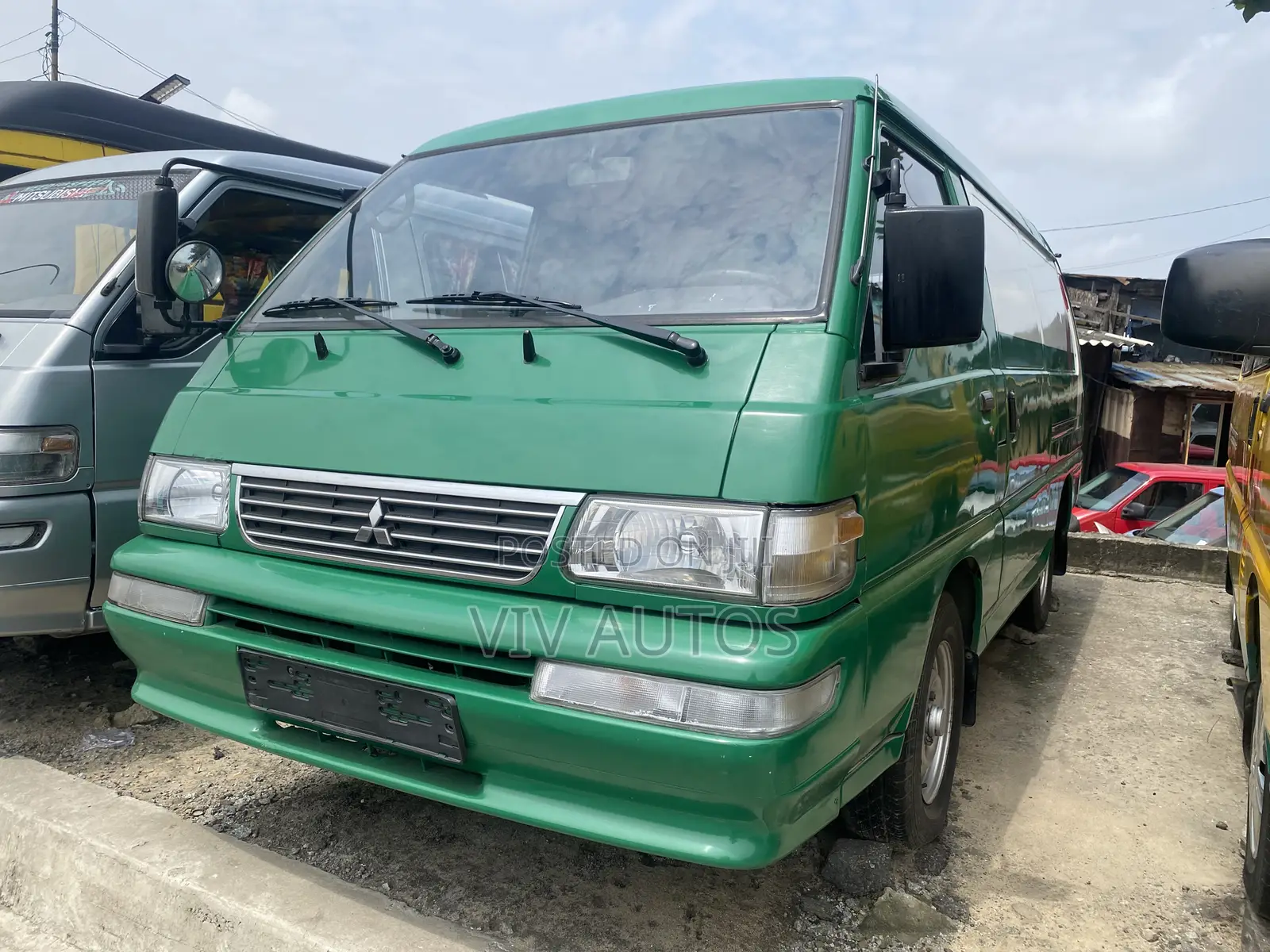 Mitsubishi L300 2000 Green
