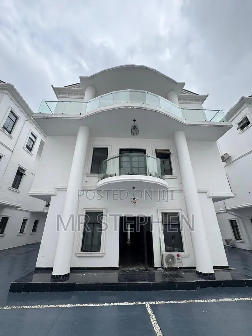 4bdrm Duplex in Banana Island for sale