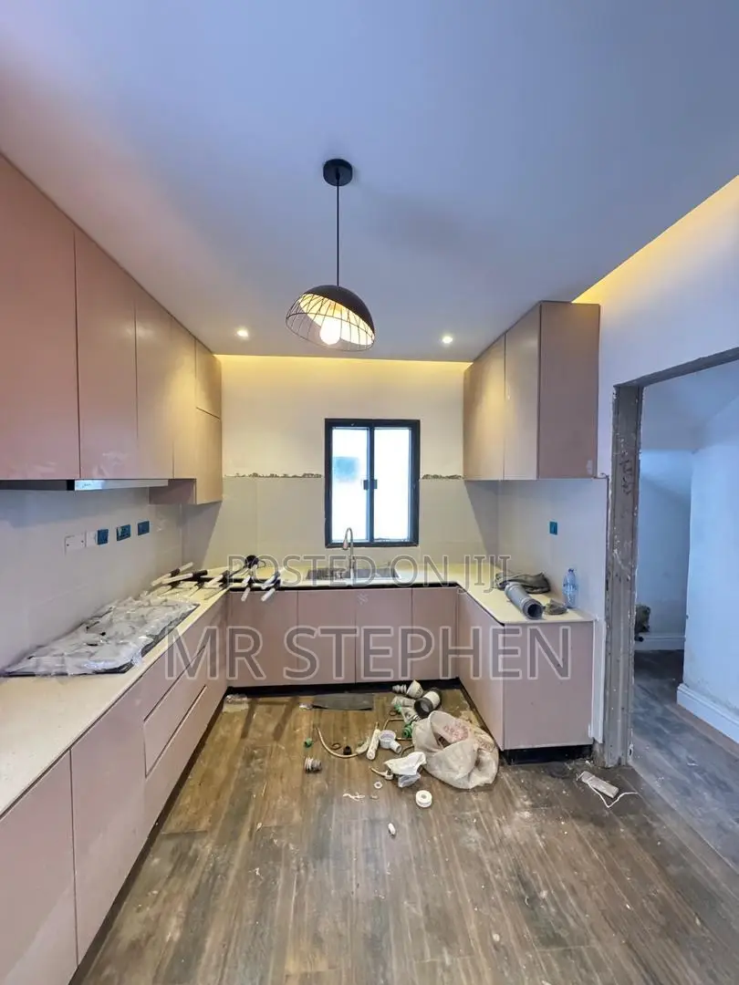 4bdrm Duplex in Banana Island for sale