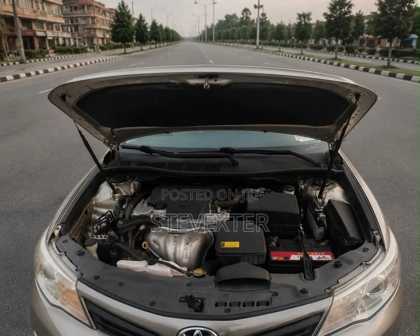 Toyota Camry XLE 4dr Sedan (2.5L 4cyl 6A) 2012 Gold