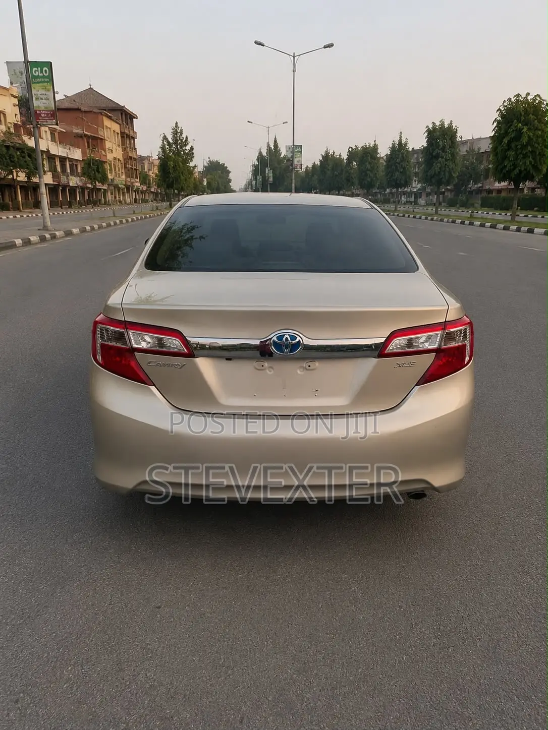 Toyota Camry XLE 4dr Sedan (2.5L 4cyl 6A) 2012 Gold