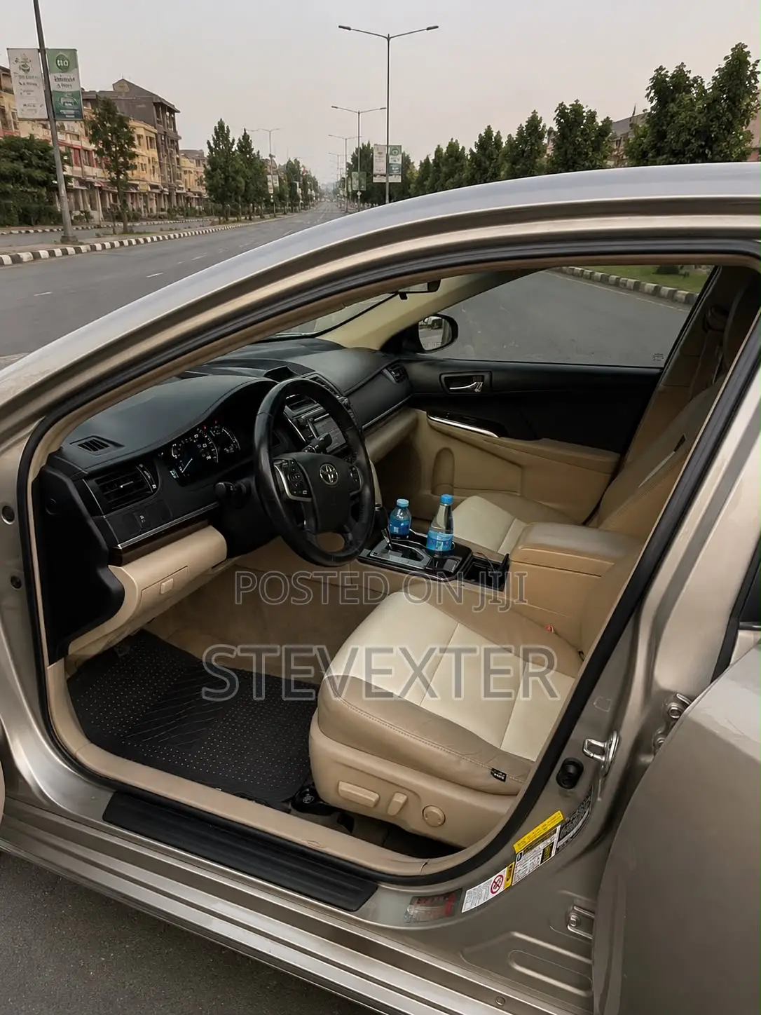 Toyota Camry XLE 4dr Sedan (2.5L 4cyl 6A) 2012 Gold