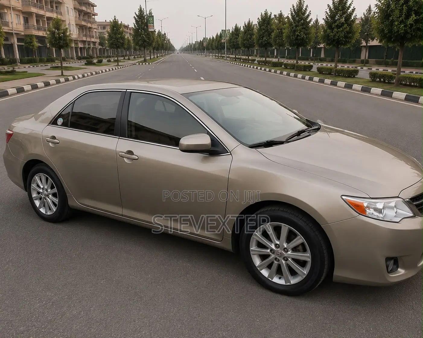 Toyota Camry XLE 4dr Sedan (2.5L 4cyl 6A) 2012 Gold