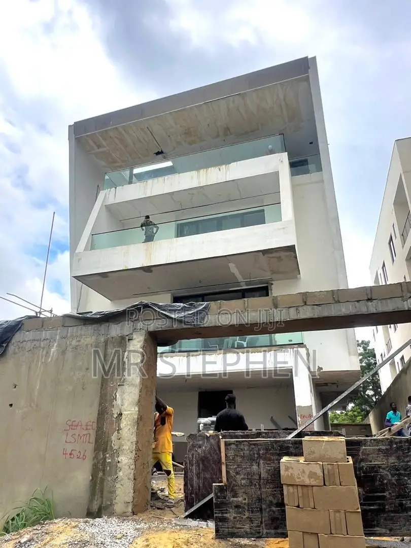 5bdrm Duplex in Banana Island for sale
