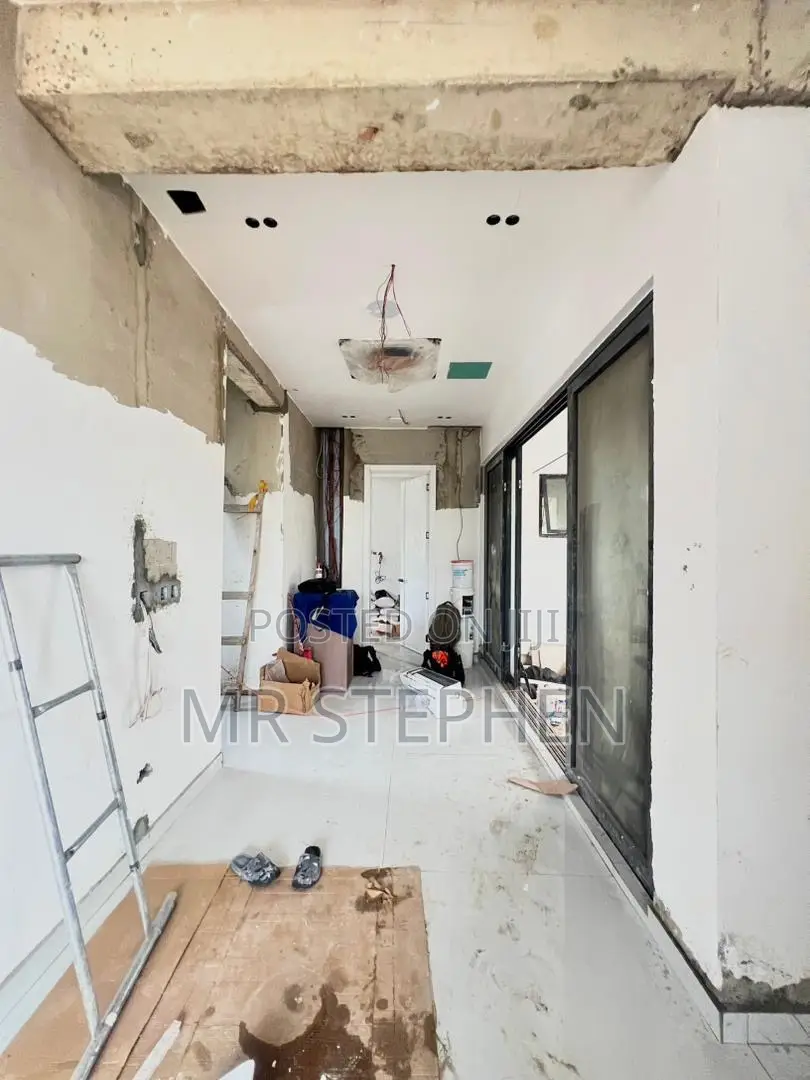 5bdrm Duplex in Banana Island for sale