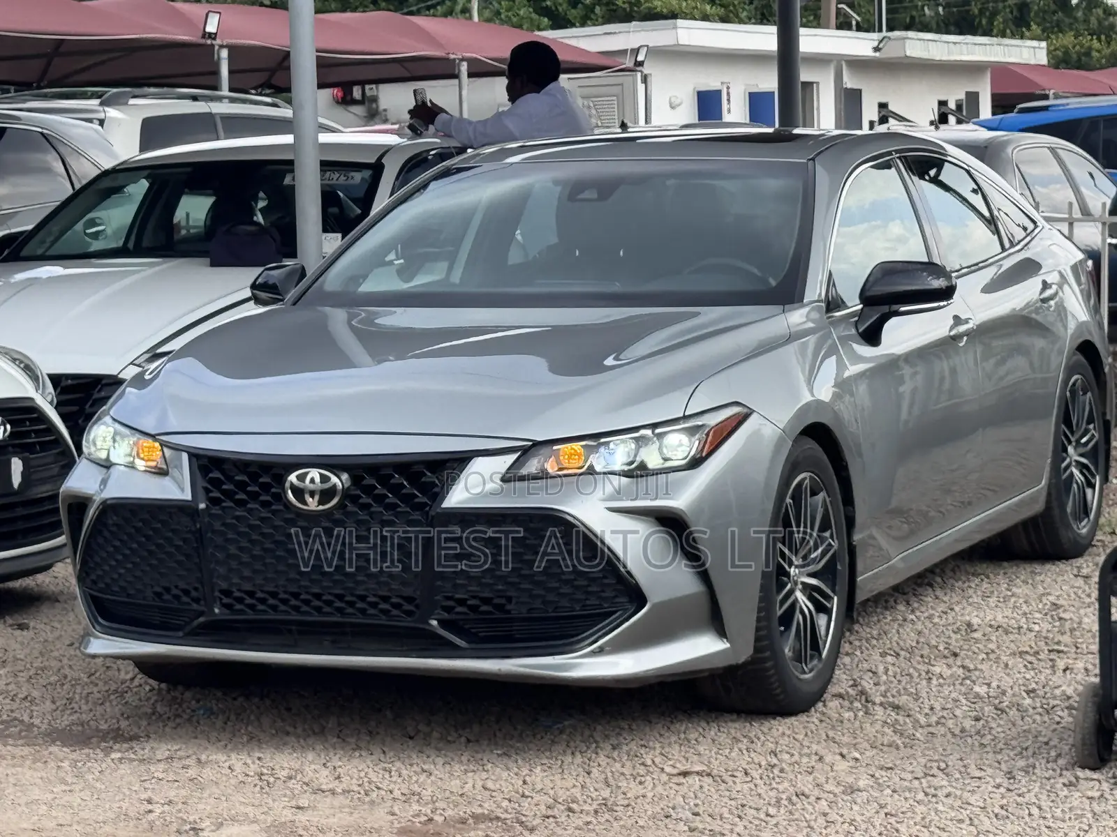 Toyota Avalon XLE FWD Sedan (3.5L V6 8A) 2019 Silver