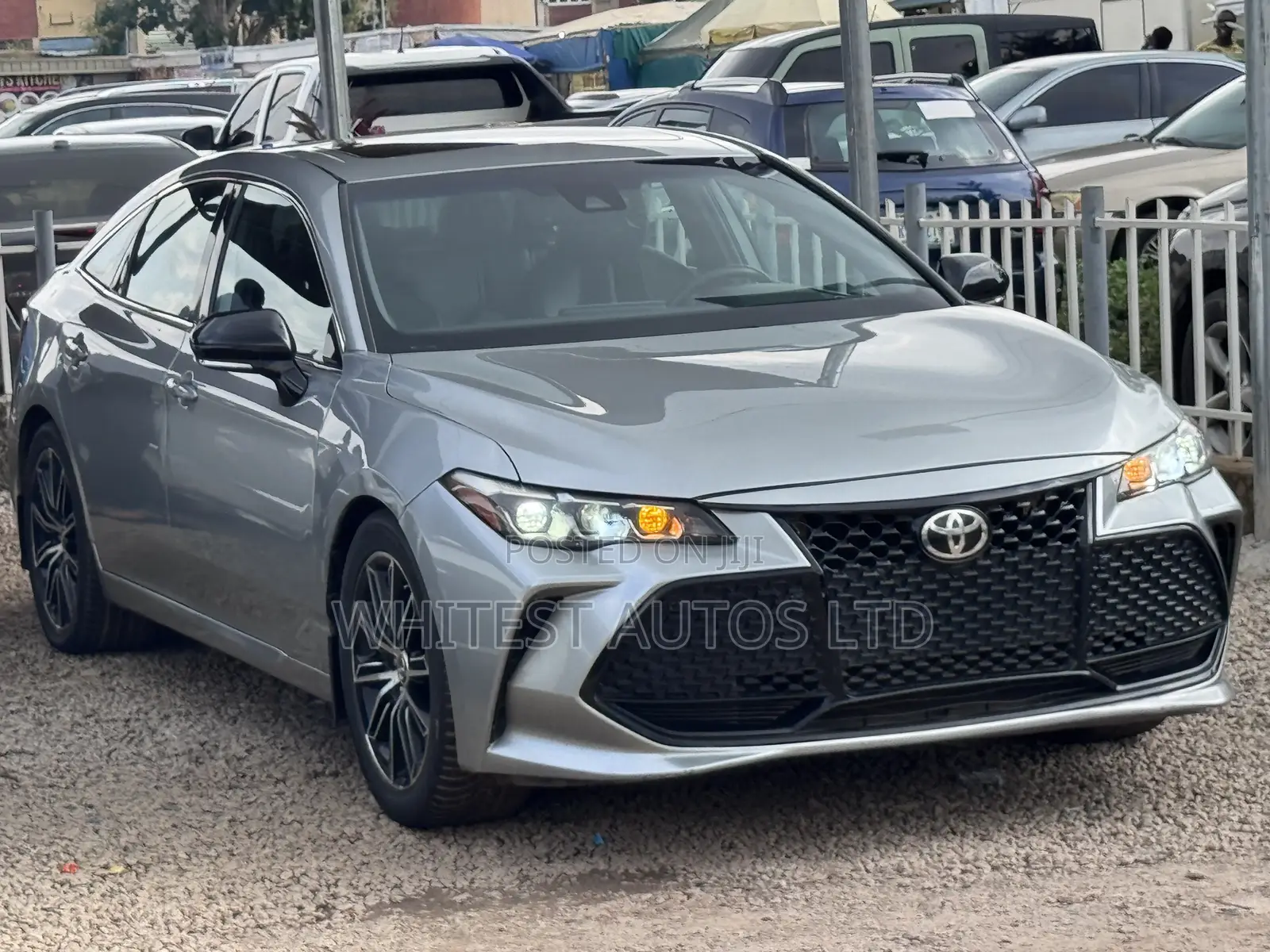 Toyota Avalon XLE FWD Sedan (3.5L V6 8A) 2019 Silver