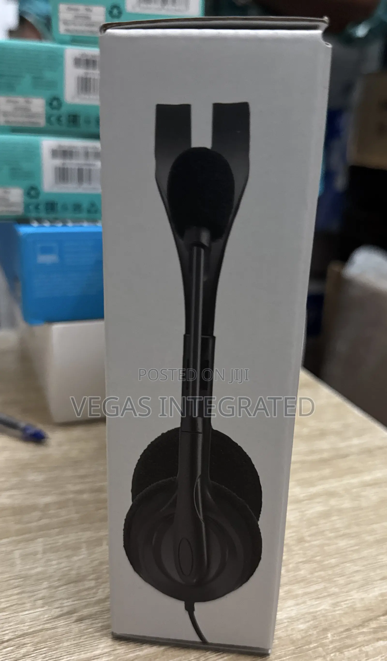 Logitech H111 Wired Headset, Stereo Headphones With Noise-Cancellation