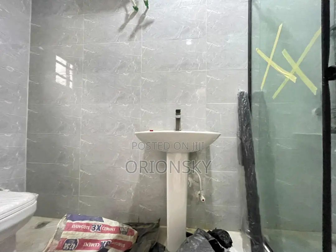 3bdrm Apartment in Aguda / Surulere for sale