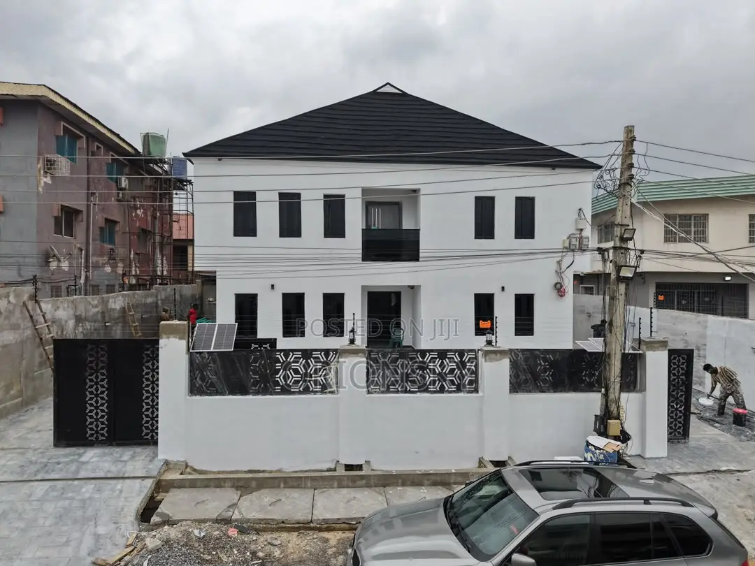 3bdrm Apartment in Aguda / Surulere for sale